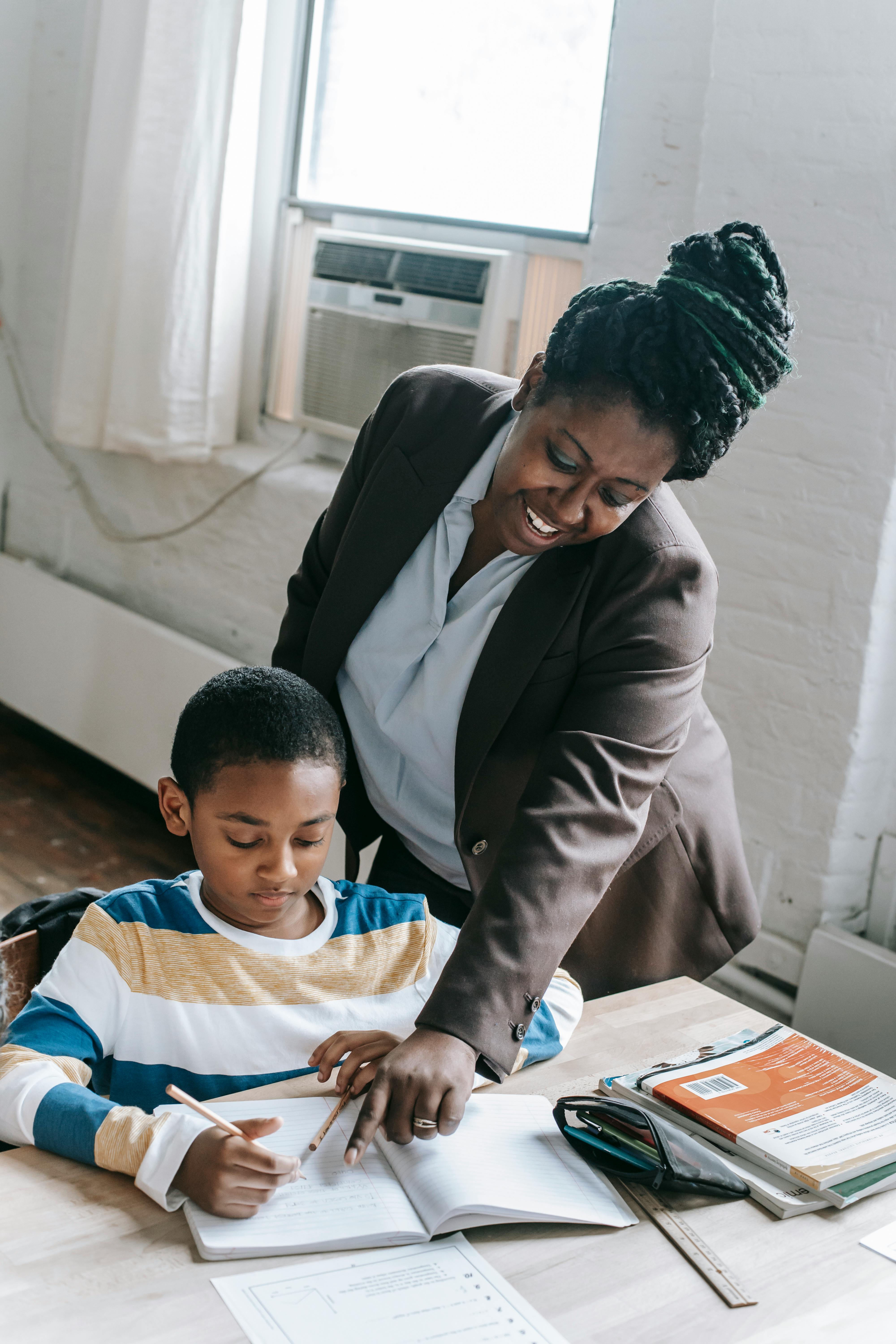 Educator mentoring student